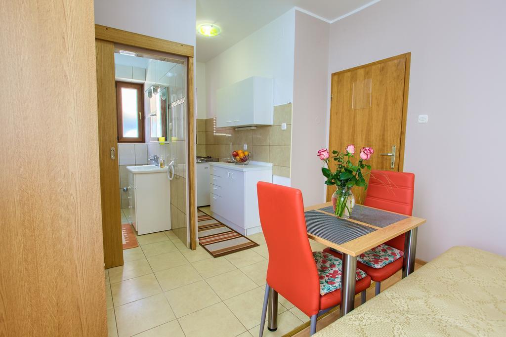 Nadija Studio Apartmani Krk Town Exterior foto