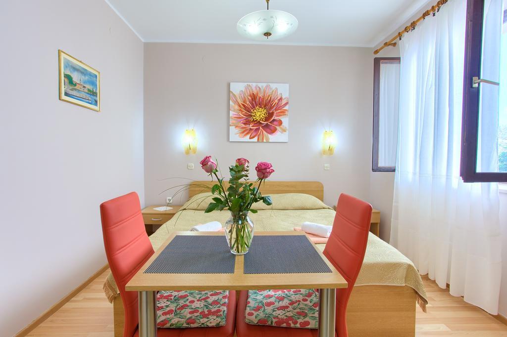 Nadija Studio Apartmani Krk Town Exterior foto