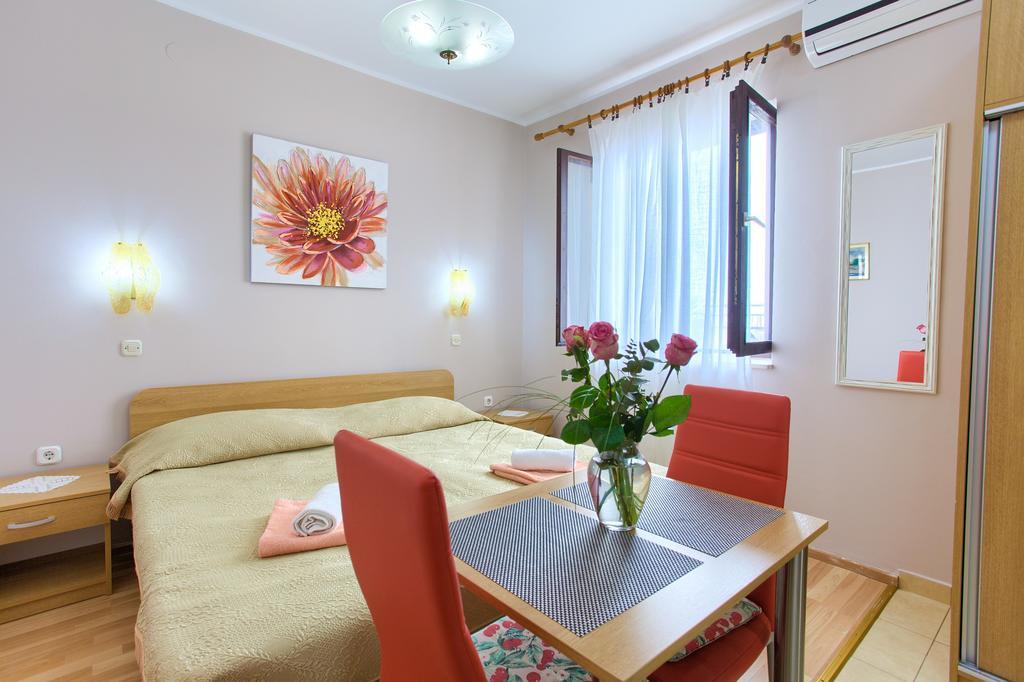 Nadija Studio Apartmani Krk Town Exterior foto