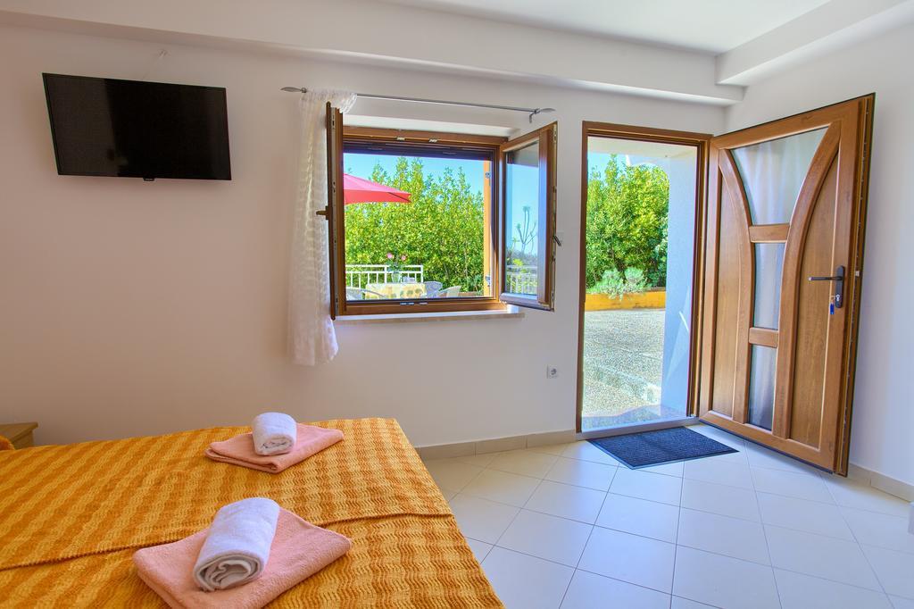 Nadija Studio Apartmani Krk Town Exterior foto